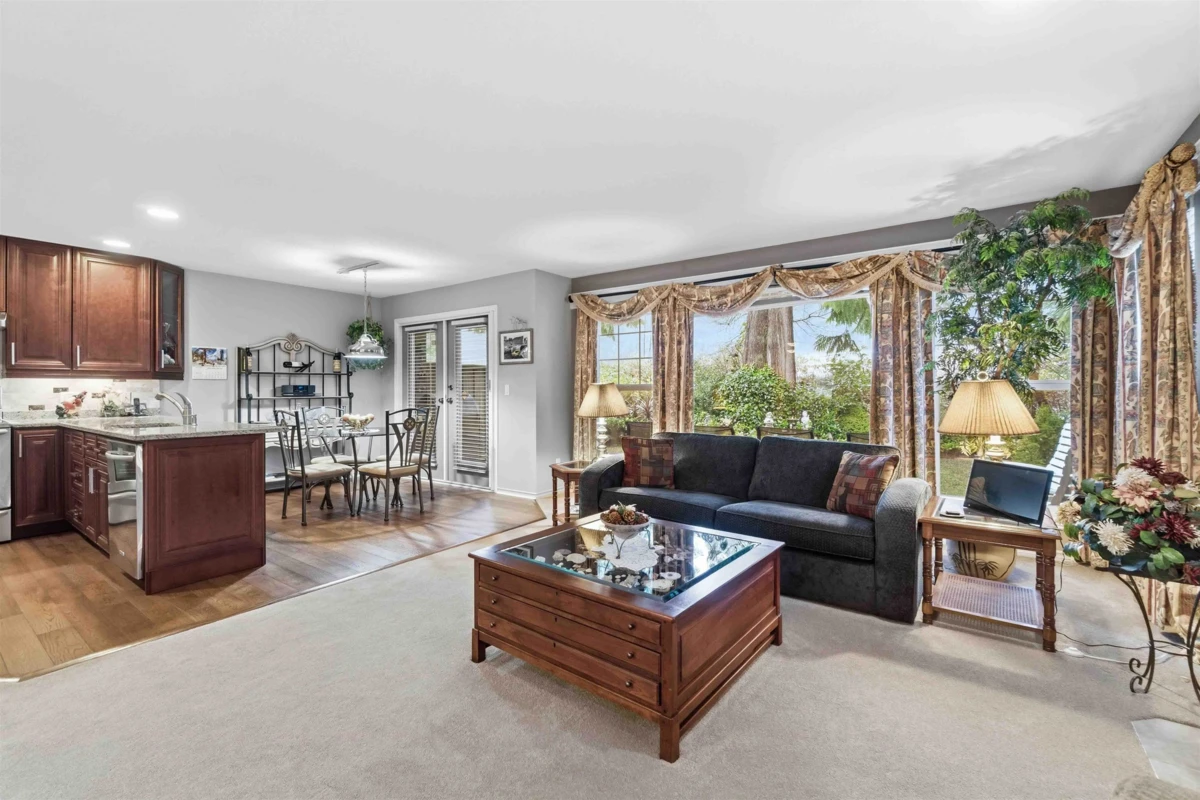Dining Area Photo of 1 3300 Plateau Boulevard, Coquitlam, BC