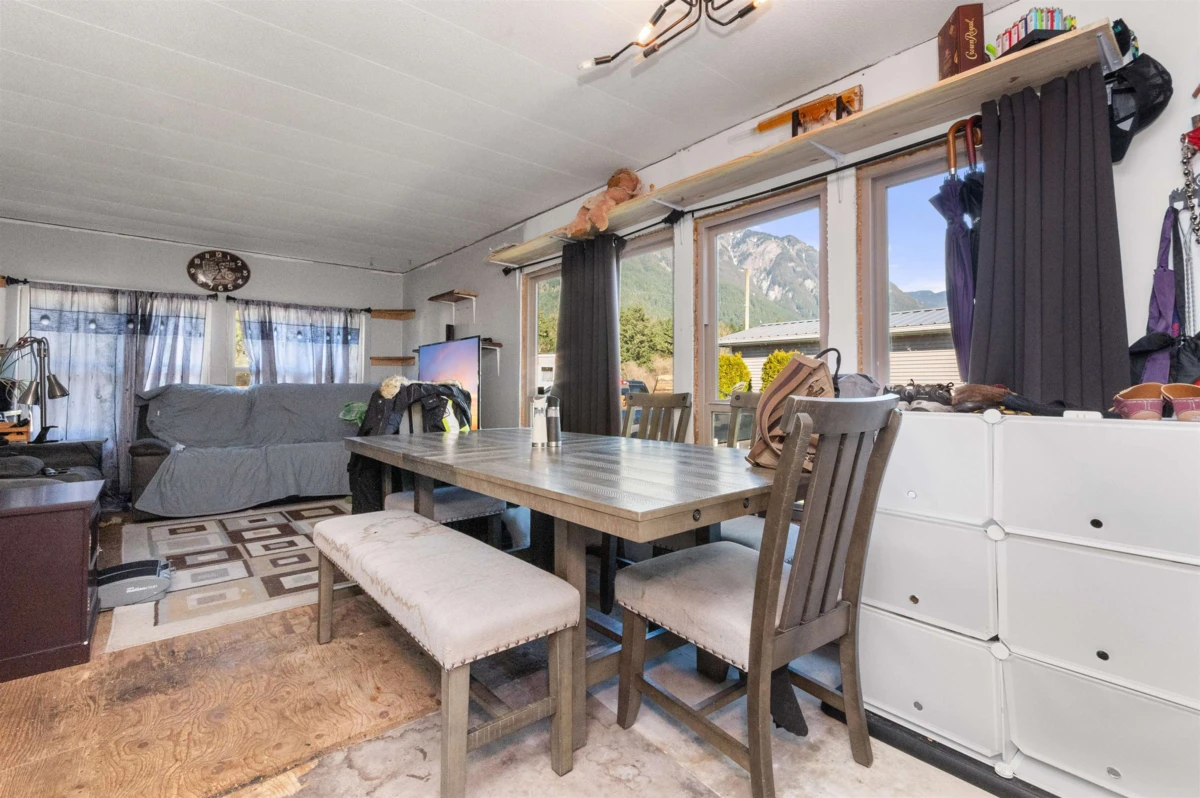 Living Room Photo of 111 65367 Kawkawa Lake Road, Hope, BC