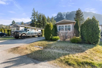 Garage Interior Photo of 111 65367 Kawkawa Lake Road, Hope, BC