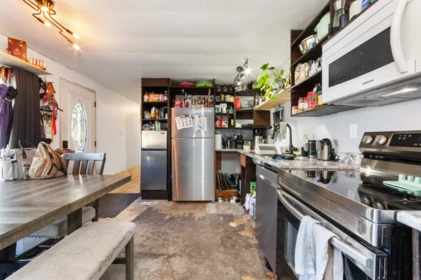 Kitchen Photo of 111 65367 Kawkawa Lake Road, Hope, BC