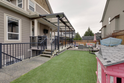 Front Yard Photo of 18938 54a Avenue, Surrey, BC