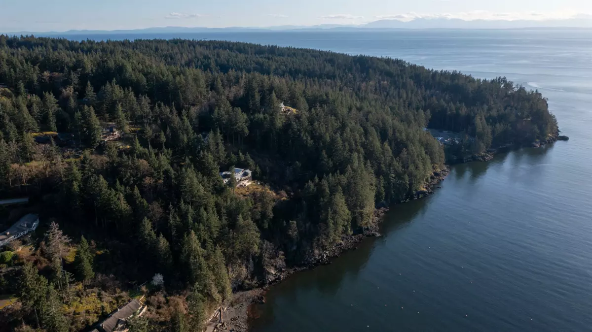 Family Room Photo of 1664 Whitesails Drive, Bowen Island, BC