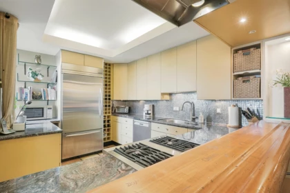 Office / Den Photo of 302 2015 Beach Avenue, Vancouver, BC