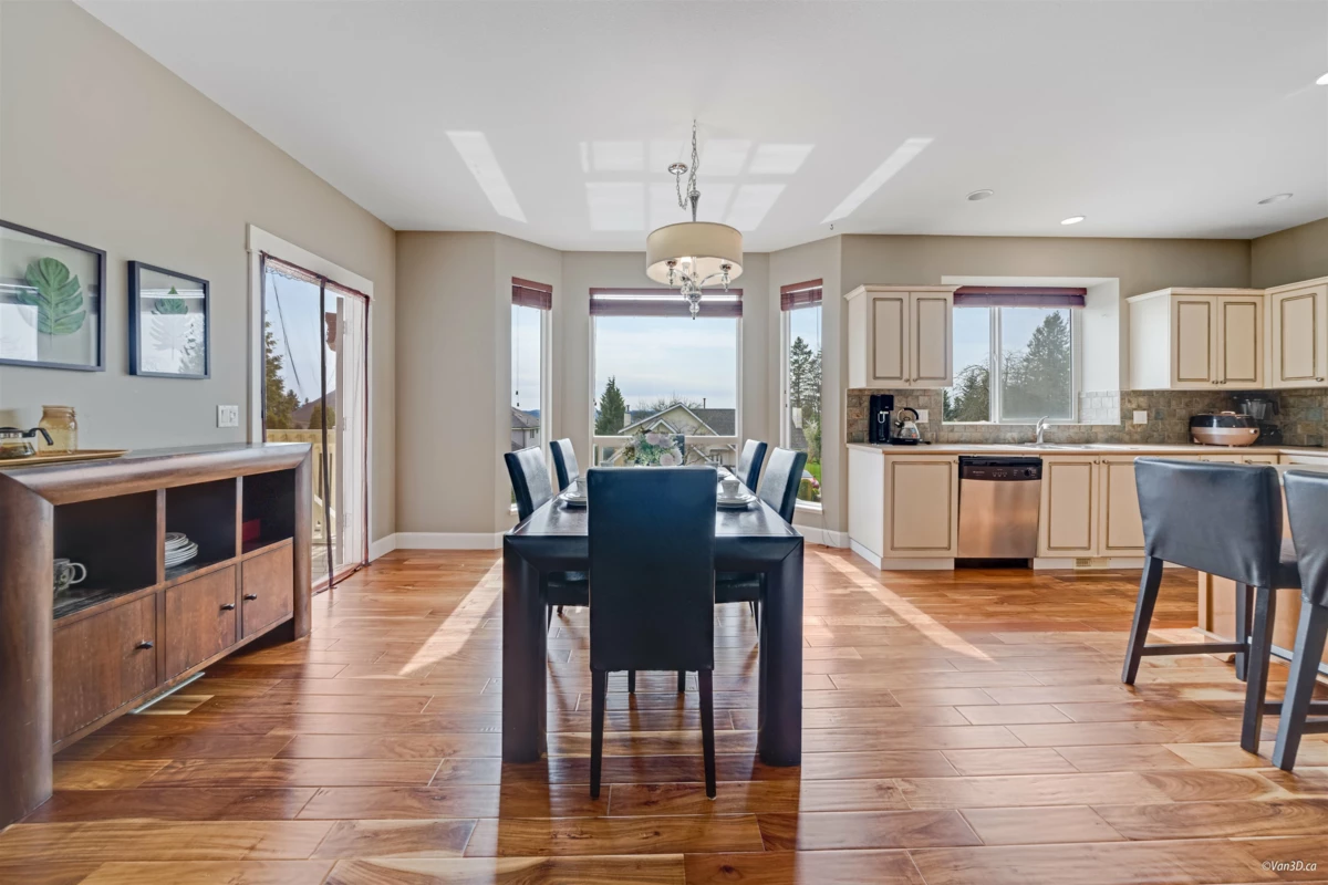 Dining Area Photo of 19846 69a Avenue, Langley, BC
