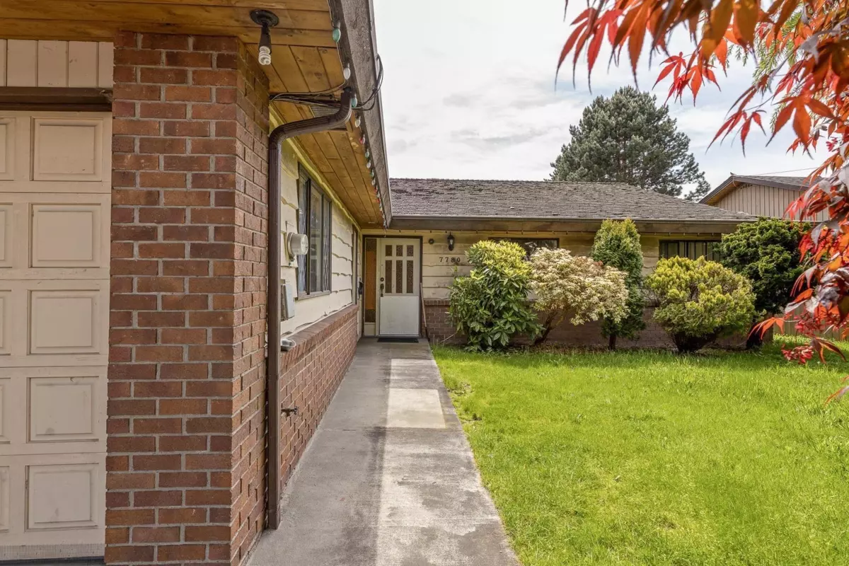 Family Room Photo of 7780 Acheson Road, Richmond, BC