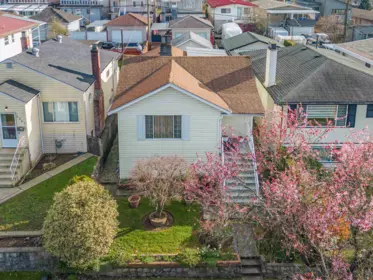 2958 E 4th Avenue, Vancouver, BC, Vancouver — Single Family Residence for sale
