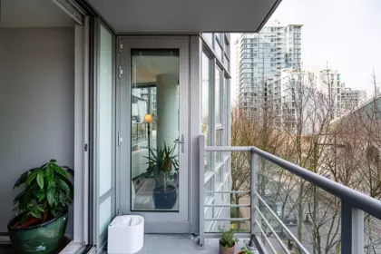 Entry Foyer Photo of 503 602 Citadel Parade, Vancouver, BC