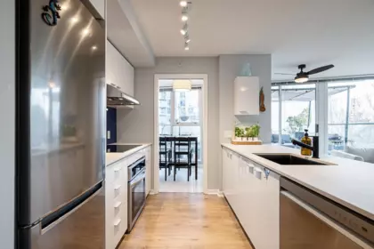Kitchen Island Photo of 503 602 Citadel Parade, Vancouver, BC