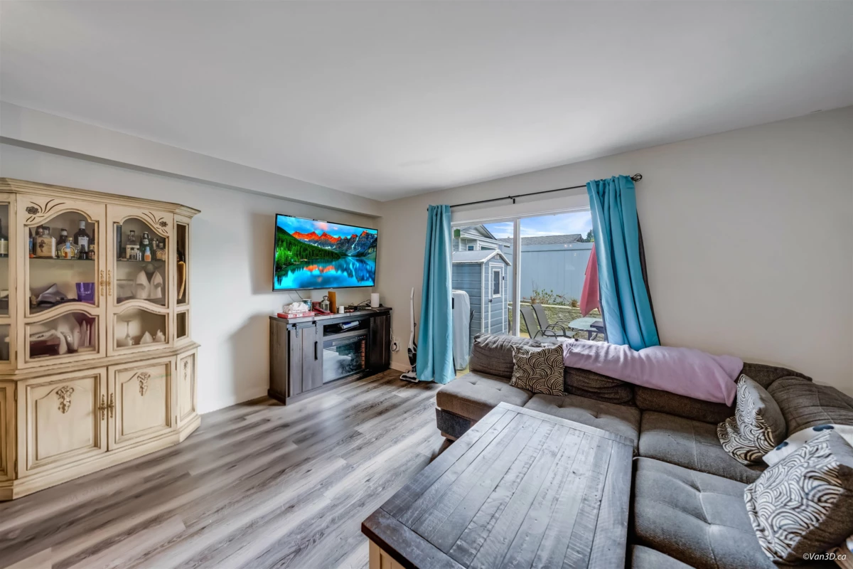 Family Room Photo of 35 22411 124 Avenue, Maple Ridge, BC