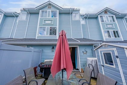 Guest Bathroom Photo of 35 22411 124 Avenue, Maple Ridge, BC