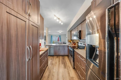 Kitchen Island Photo of 35 22411 124 Avenue, Maple Ridge, BC
