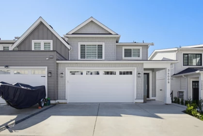 34008 Barker Court, Mission, BC, Hemlock — 5 bed half duplex for sale