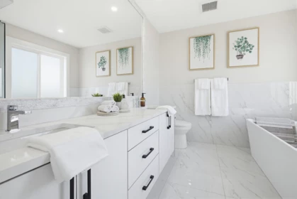 Guest Bathroom Photo of 34008 Barker Court, Mission, BC