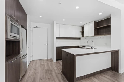 209 9250 University High Street, Burnaby, BC, Burnaby — Apartment/Condo for sale