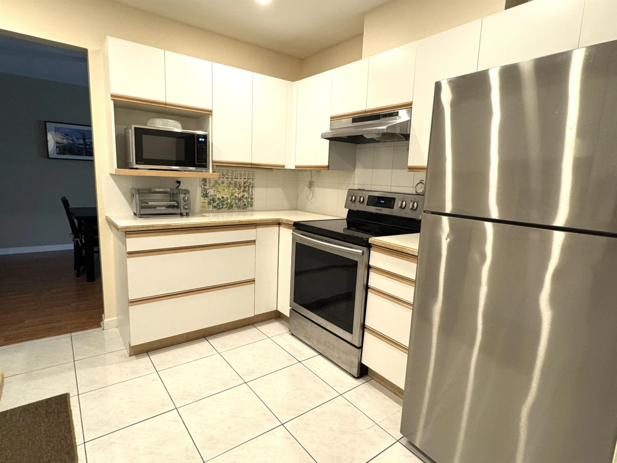Dining Area Photo of 317 15875 Marine Drive, White Rock, BC