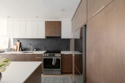 402 8460 Jellicoe Street, Vancouver, BC, Vancouver — Apartment/Condo for sale