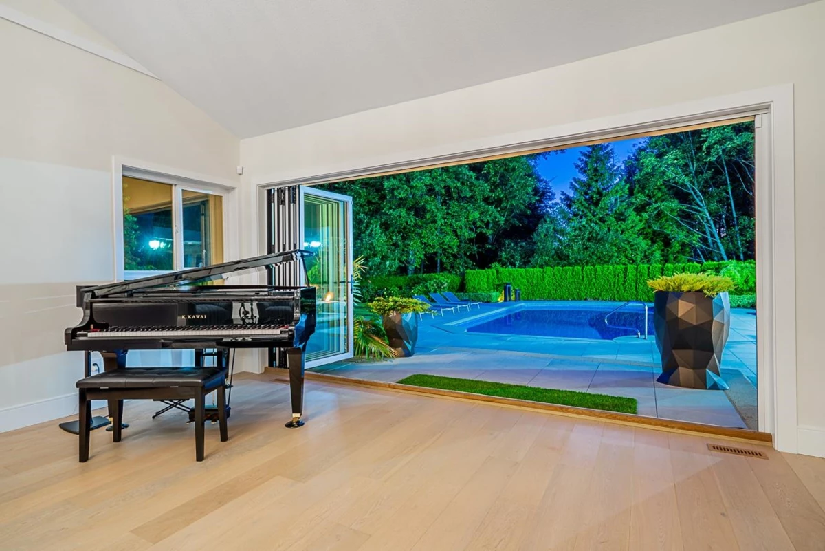 Dining Area Photo of 4797 The Glen, West Vancouver, BC