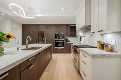 Kitchen Island Photo of 4797 The Glen, West Vancouver, BC
