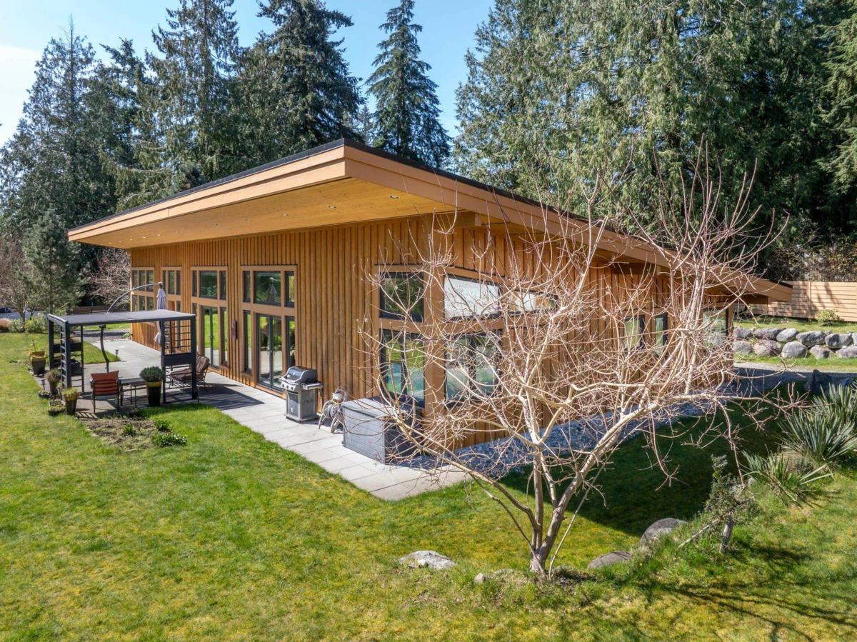 Living Room Photo of 990 Chaster Road, Gibsons, BC