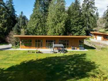 990 Chaster Road, Gibsons, BC, Gibsons — Single Family Residence for sale
