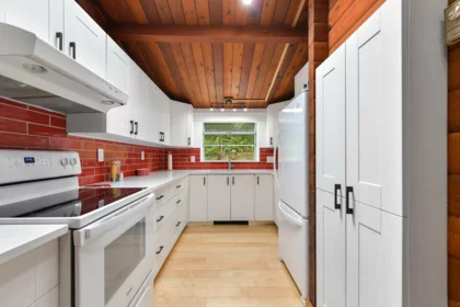Basement Recreation Room Photo of 514 Aya Reach Road, Mayne Island, BC
