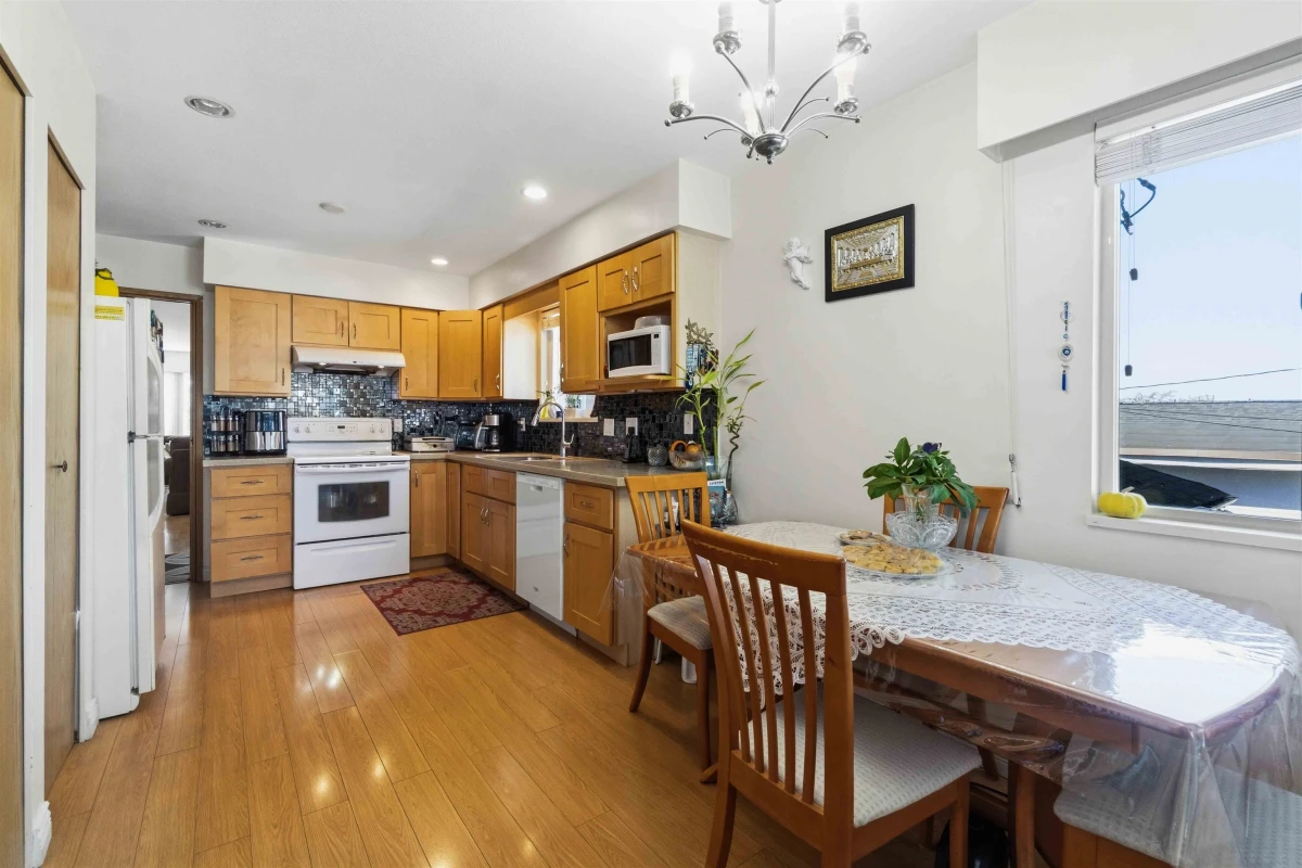 Living Room Photo of 549 E 56th Avenue, Vancouver, BC