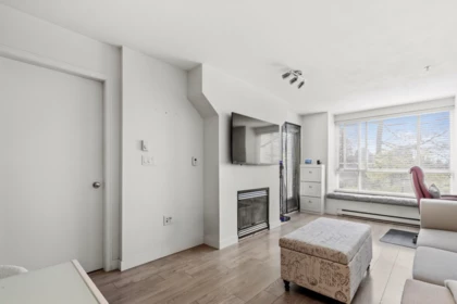 322 6833 Village Green, Burnaby, BC, Burnaby — Apartment/Condo for sale