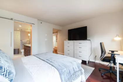 Basement Recreation Room Photo of 503 990 Beach Avenue, Vancouver, BC