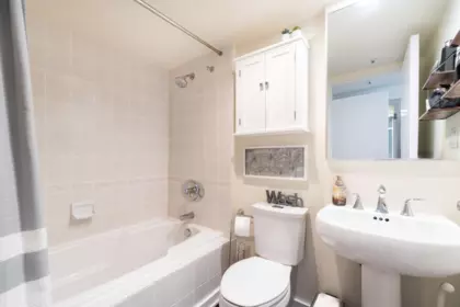 Hallway Photo of 503 990 Beach Avenue, Vancouver, BC