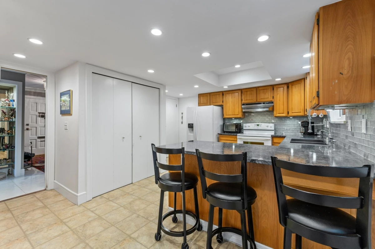 Primary Bathroom Photo of 103 12757 16 Avenue, Surrey, BC