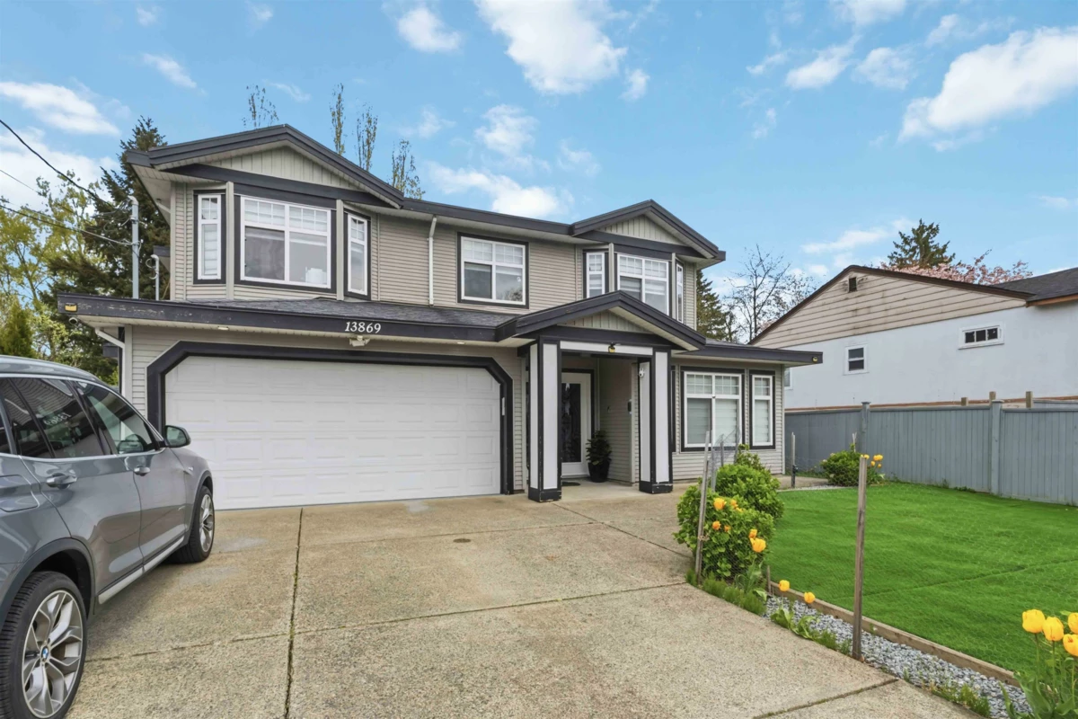 Living Room Photo of 13869 Brentwood Crescent, Surrey, BC