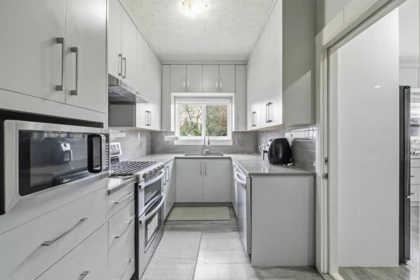 Hallway Photo of 13869 Brentwood Crescent, Surrey, BC