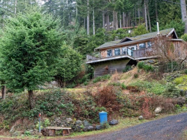 Breakfast Nook Photo of 1482 Eagle Cliff Road, Bowen Island, BC