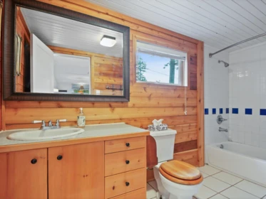 Mudroom Photo of 1482 Eagle Cliff Road, Bowen Island, BC