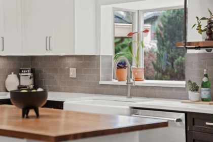 Breakfast Nook Photo of 1659 Orkney Place, North Vancouver, BC