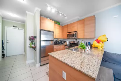 214 5788 Sidley Street, Burnaby, BC, Burnaby — Apartment/Condo for sale