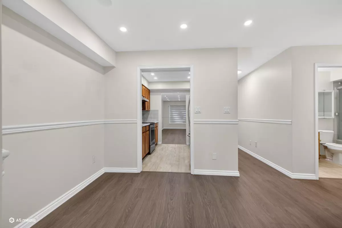 Family Room Photo of 129 13725 72a Avenue, Surrey, BC