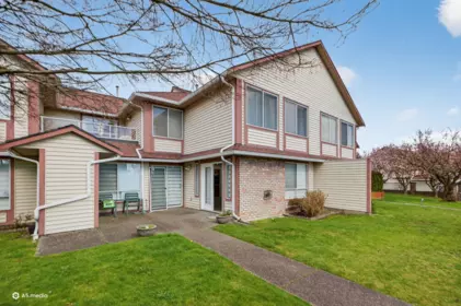 Front Yard Photo of 129 13725 72a Avenue, Surrey, BC