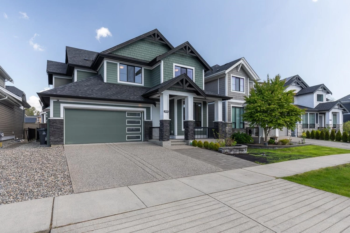 Living Room Photo of 16665 103a Avenue, Surrey, BC