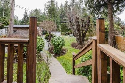 Hallway Photo of 3366 Richards Road, Roberts Creek, BC
