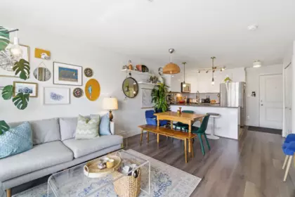 Kitchen Island Photo of 212 4338 Commercial Street, Vancouver, BC