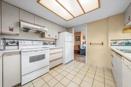 Walk-In Closet Photo of 305 69 Jamieson Court, New Westminster, BC