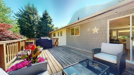 Breakfast Nook Photo of 38549 Westway Avenue, Squamish, BC