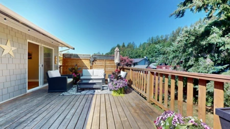 Kitchen Island Photo of 38549 Westway Avenue, Squamish, BC
