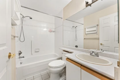 Office / Den Photo of 101 843 22nd Street, West Vancouver, BC