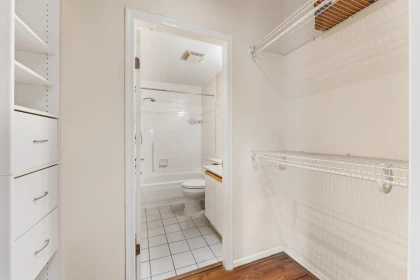 Powder Room Photo of 101 843 22nd Street, West Vancouver, BC