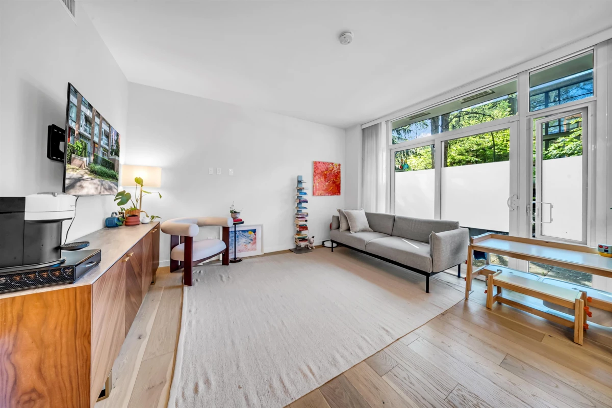 Family Room Photo of 2021 W 10th Avenue, Vancouver, BC