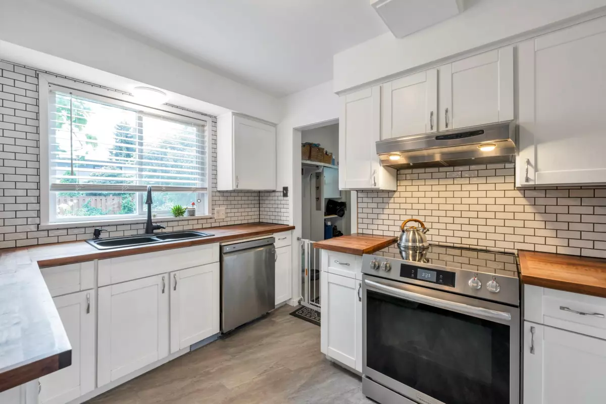 Family Room Photo of 33318 Holland Avenue, Abbotsford, BC