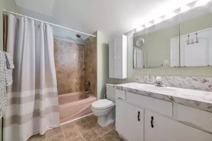 Hallway Photo of 33318 Holland Avenue, Abbotsford, BC