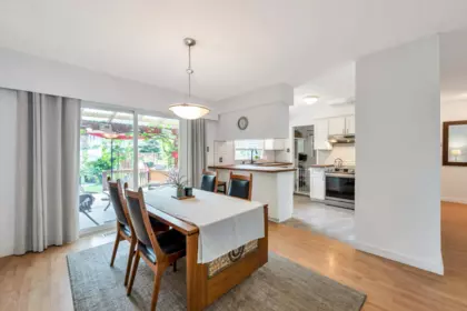 Kitchen Photo of 33318 Holland Avenue, Abbotsford, BC